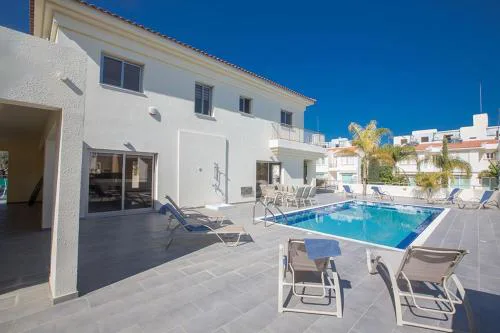 Villa Dafnis Platina - Lovely 4 Bedroom Protaras Villa With Private Pool