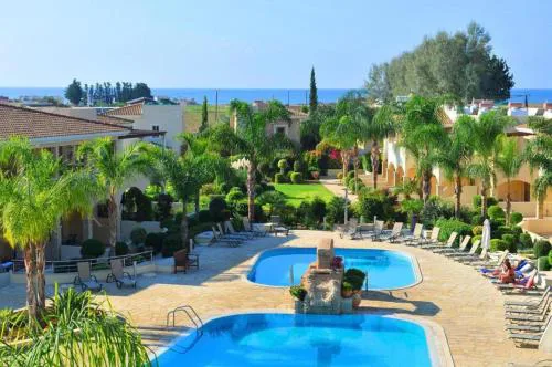 2 Bedroom House Sleeps 6 - Pool Hot tub Garden