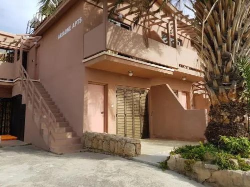 Ariadne Apartments 201 - 300m from Lighthouse beach