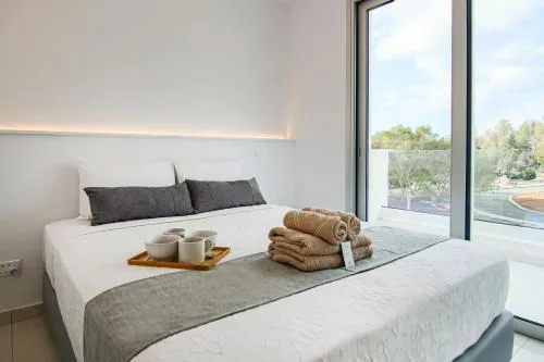 Phaedrus Living - Seaside Executive Flat Harbour 204