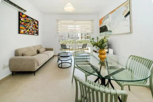 1 bedroom flat next to university