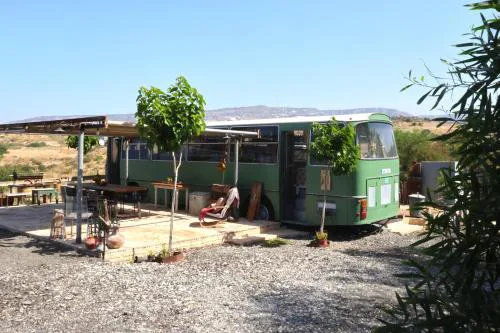 Green Bus unique & private 3 min from Coral Bay