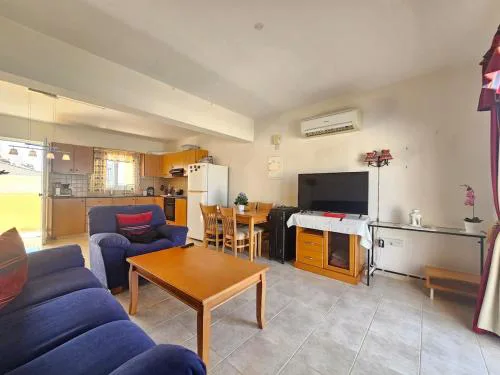 1BR Apt, Huge Balcony, Walk to Nissi Beach