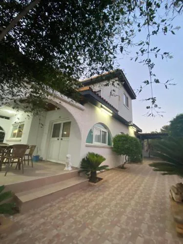 Emilia Villa
