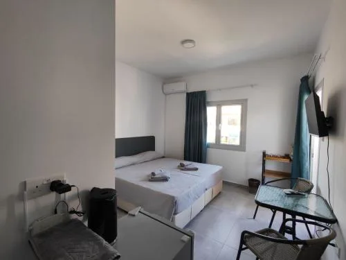 Golden Sun Rooms - Adults Only