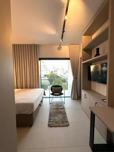 Nesseus Lux Suites - Near Unic & EUC