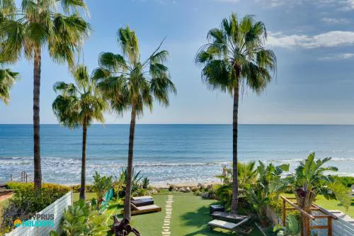 Beachfront Villa Carpe Diem
