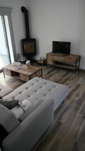 Evmelia Kakopetria Suites