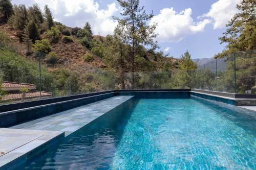 Kakopetria Luxury Villa w pool