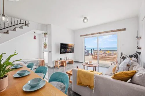 Lagoon Blue Beach House by Nomads