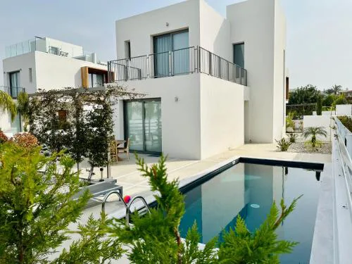 Luxury 4 bdr Villa Nerida