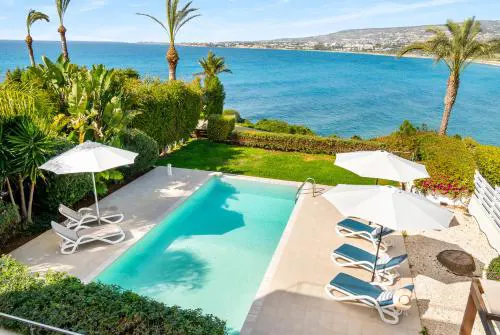 Beachfront Villa Mare with Jaccuzi and Infinity Pool