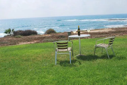 Sea Front Villa With Private HEATED Pool, Quiet area Paphos 322