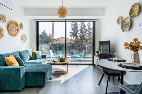 Azoria - Stylish 1-BR Apartment & Balcony in Kiti