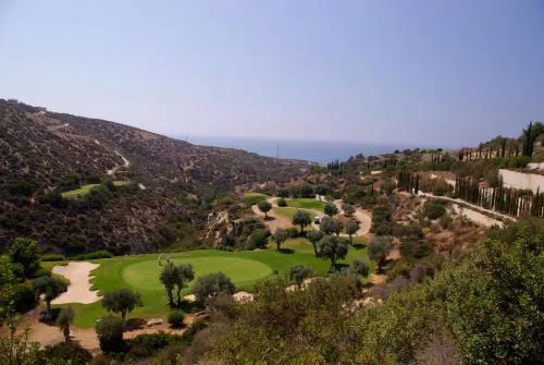 Beautiful Villa Pera with private pool and lovely gardens, Aphrodite Hills