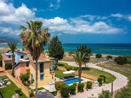 Holiday Home Beach Front 3-Schlafzimmer-Villa - 1- Linie vom Strand by Interhome