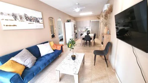 2 Beachside Apts, 5min Walk to Shore with Internet