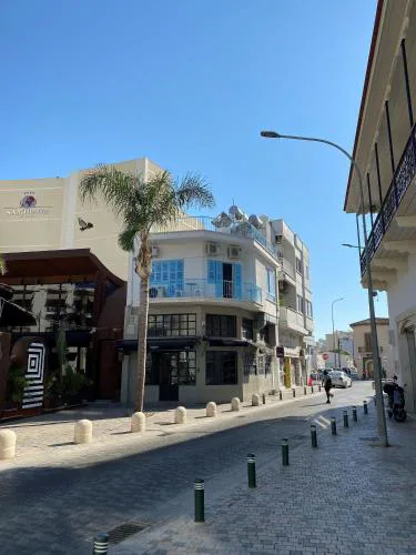 2 bedroom apt in Ermou 4 minute walk beach