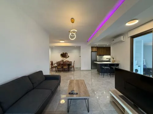 Bella's Place - Stylish 2BD With large Veranda