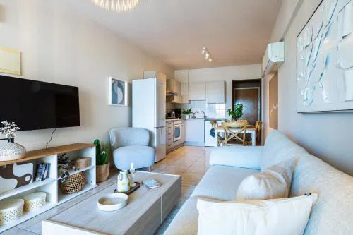 Calina - 3BR Apt W Pool & Balcony in Mackenzie