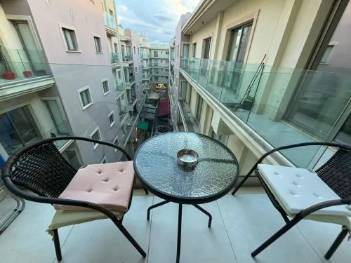 Central Large Apt Next to the Beach