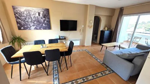 Charming 2BR Classic Flat with Fast Wi-Fi