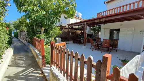 Comfortable 2BR Seaside House & Free Parking