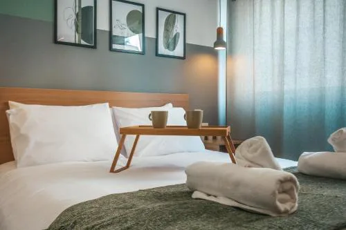 Designer 2-Bedroom Apartment 150m from Mackenzie Beach
