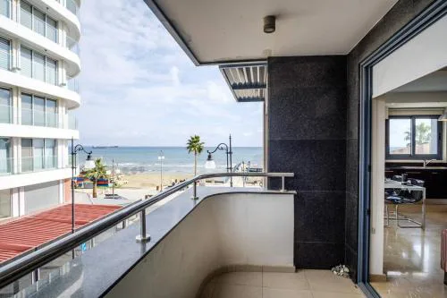 Dios Ponte Finikoudes Beachfront