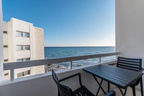 Flirty Flamingo Seaview Apartment