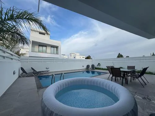 Hubstay - Seaview Villa Oriana in Larnaca