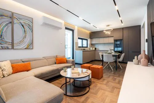 Itero 2-BR Luxury Apartment by Makenzy Beach