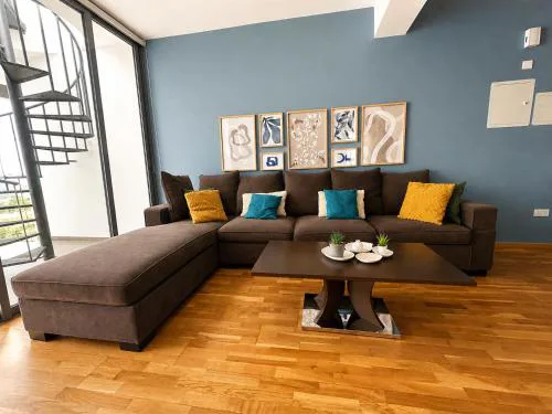 Jay's Penthouse 2-BR Apt W/ Terrace in Larnaca