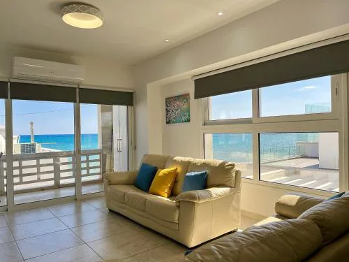 Larnaca BeachHouse