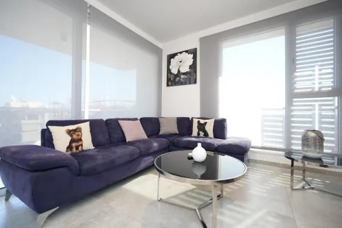 Larnaca Salt Lake Gem, Airy 2 BDRM Apartment