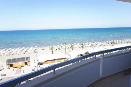 Lazuli Sea View Beachfront Ap 43