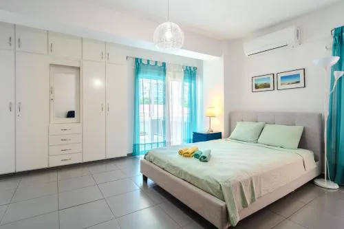 Mackenzie Blu Beach Studio