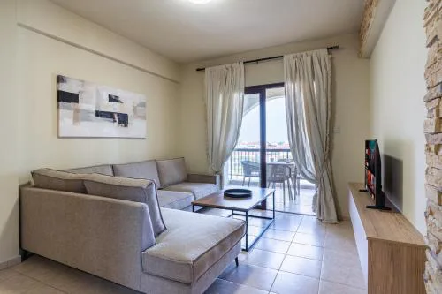 Modern 2-Bedroom Apartment with Balcony & WiFi