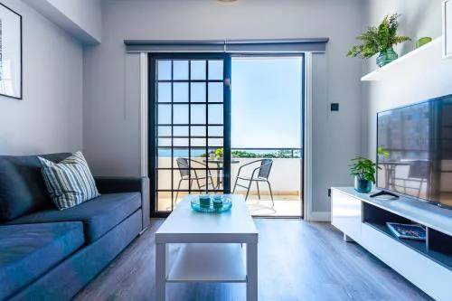 Peale's 2-BR Apt & Balcony in Mackenzie