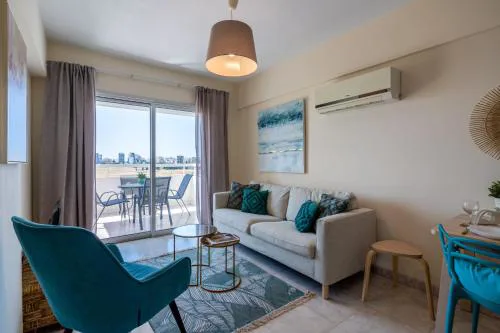 Sunny 2-BR Apartment & Balcony in Mackenzie
