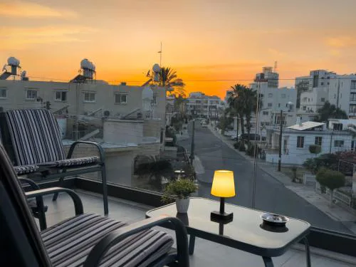 Sunset Balcony and Espresso Station Apartment