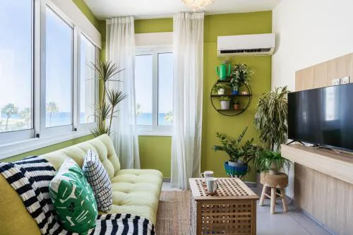 Whispering Palms 1-BR Apt By Finikoudes Beach