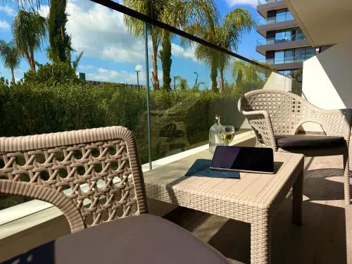 Grand Sapphire modern 2 Bedroom Apartment with Terrace