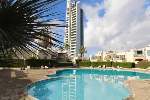 Cozy flat by the sea with big pool tourist area