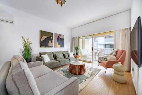 Lena Court - Spacious 3bdr, City Views