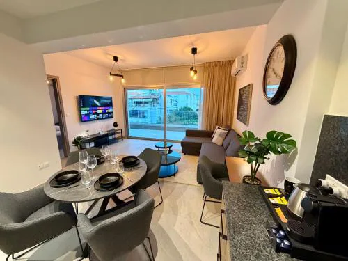Luxury Stay Apt 303 - Brand New - Private Parking