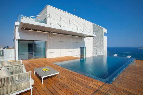 Panoramic Crystal Penthouse