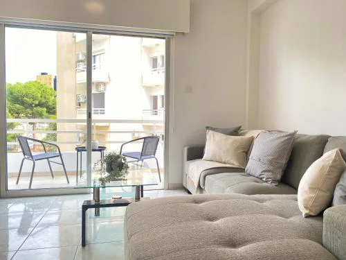 Phaedrus Living Down Town Flat Nestoras 301