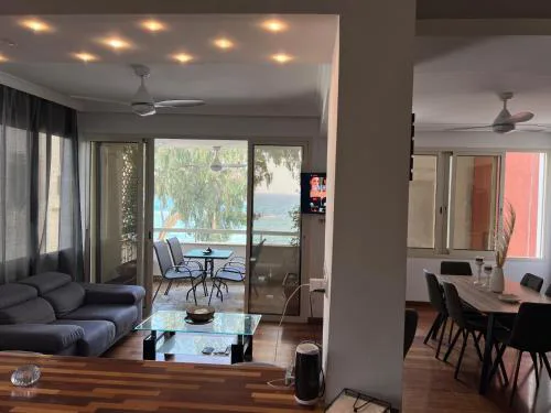 SEA VIEW AMATHUS LUXURY APT