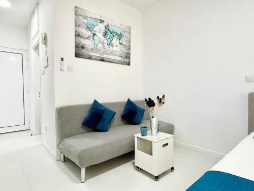 Silver Blu APT - Beachside - Location - Office
